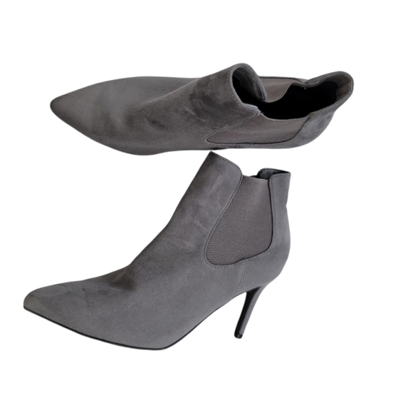 14th & Union Pull-On Suede Ankle Bootie - Picture 5 of 9